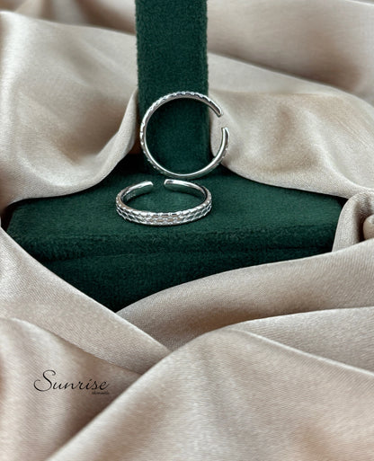 CLASSIC TOE RINGS