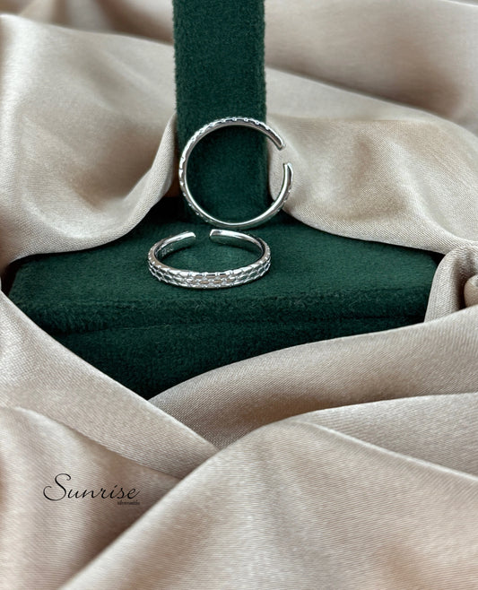 CLASSIC TOE RINGS