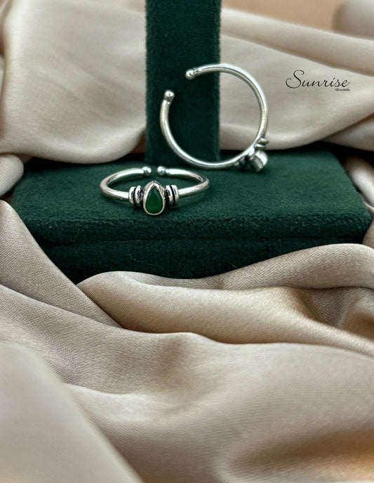 GREEN STONE TOE RINGS