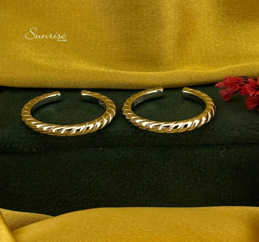TWISTED TOE RINGS