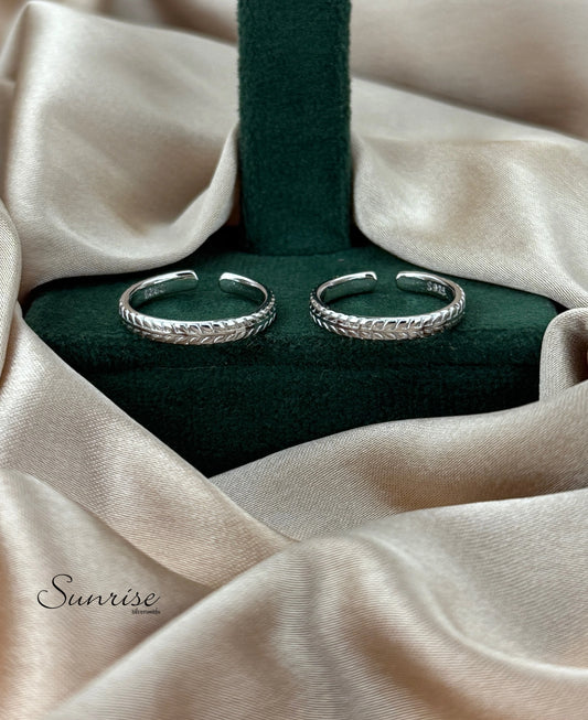 FANCY TOE RINGS