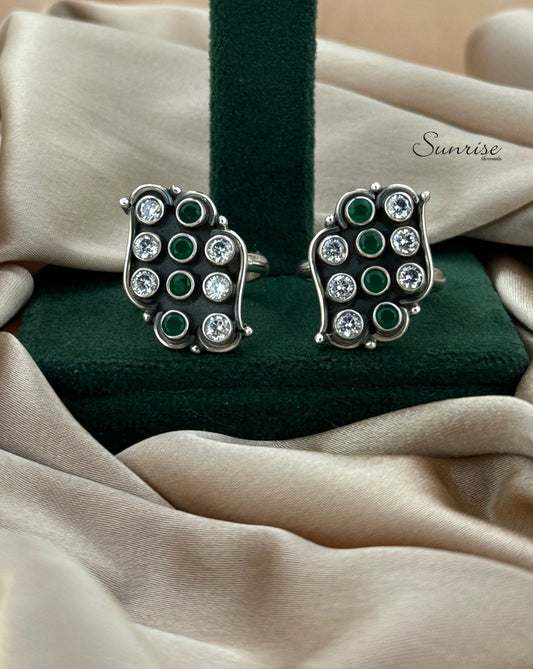CUT STONE TOE RINGS