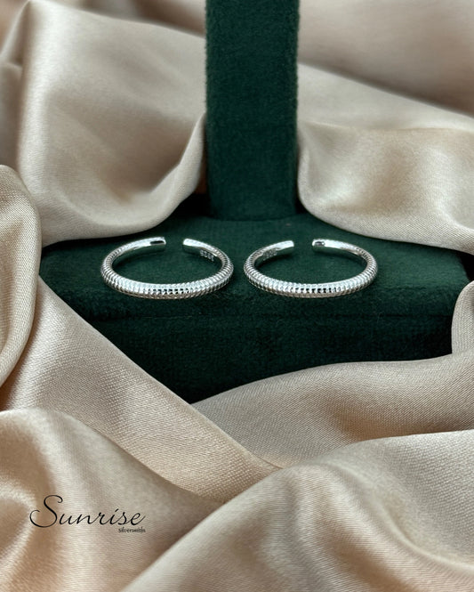 BAND TOE RINGS