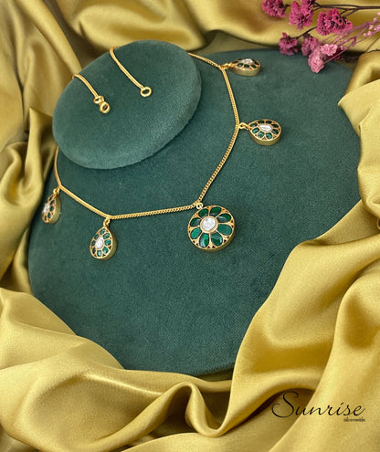 GREEN JADAU ROUND TEAR DROP NECKLACE