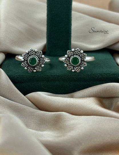GREEN STONE TOE RINGS