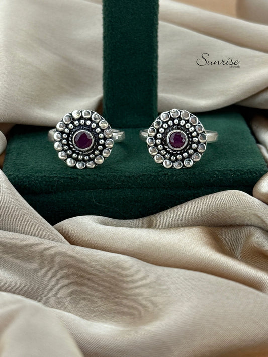 RED CUT STONE TOE RINGS