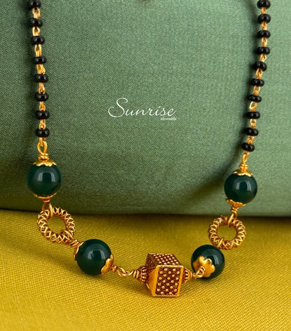 GREEN GUNDU BLACK BEADS CHAIN
