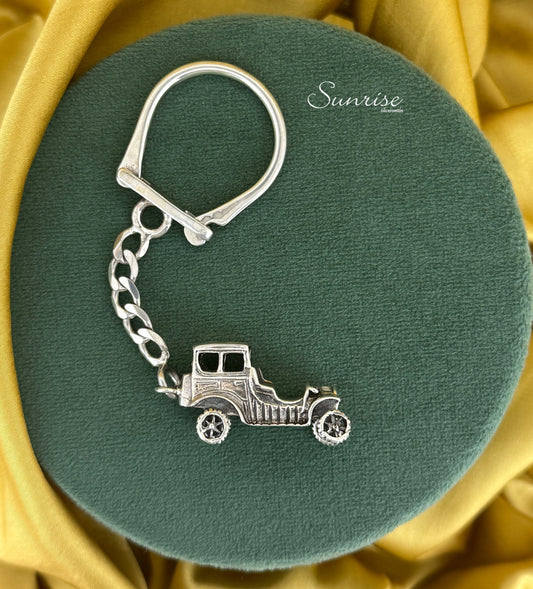 MINIATURE VINTAGE CAR KEYCHAINS
