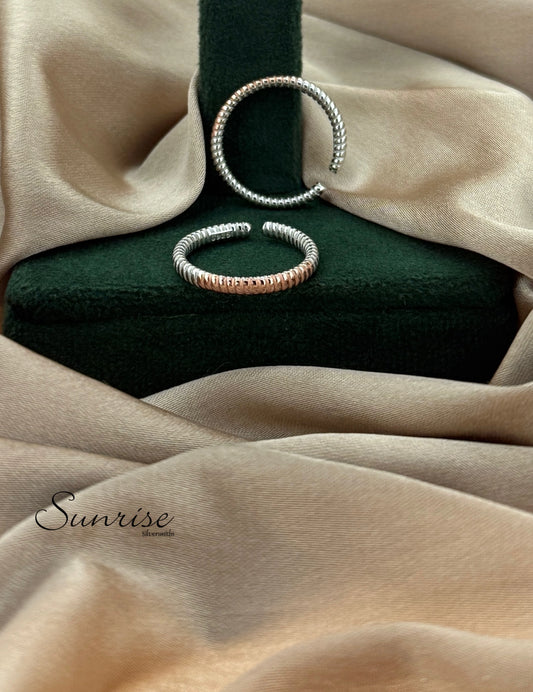 TWO TONE TOE RINGS