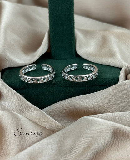 SILVER POLISH TOE RINGS