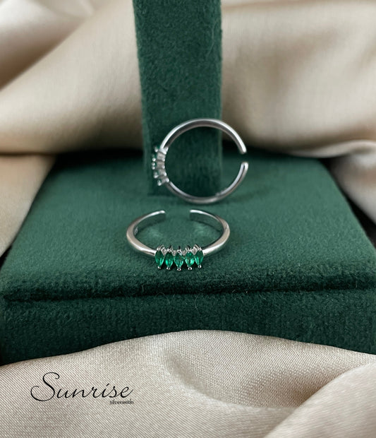 GREEN STONE TOE RINGS