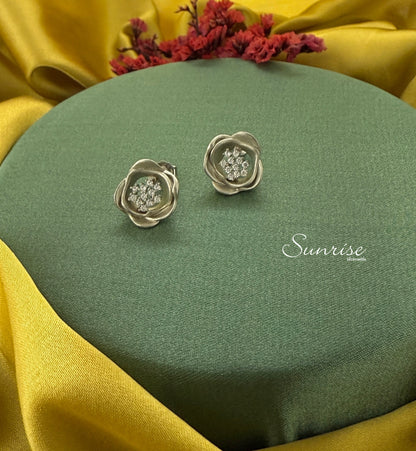 MATTE FINISH ROSE PENDANT SET