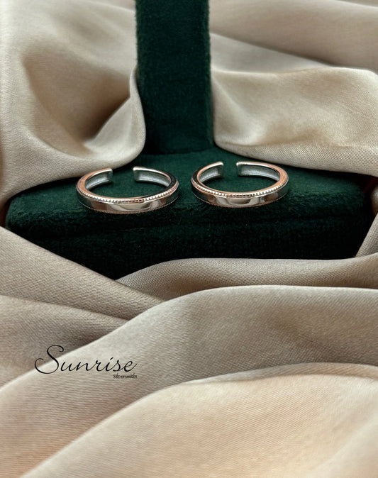 TWO TONE TOE RINGS
