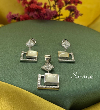 TRENDY CZ PENDANT SET