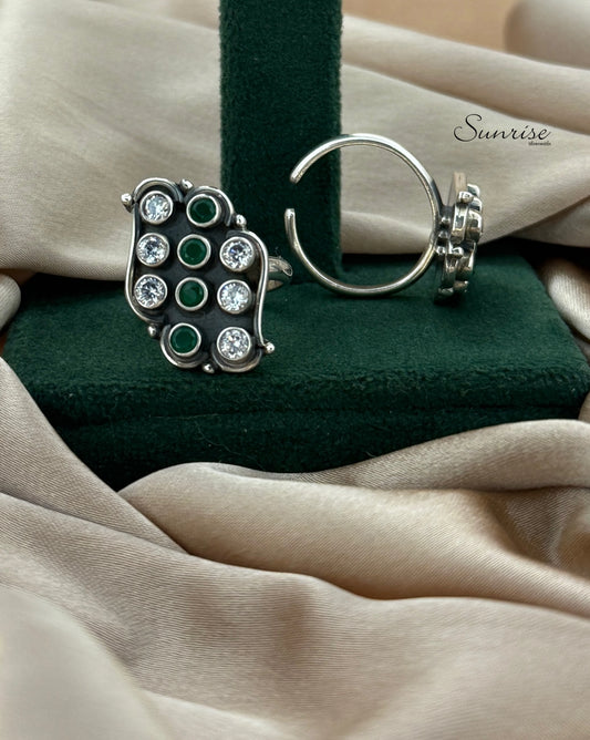 CUT STONE TOE RINGS