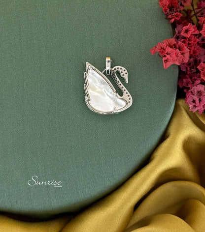 SWAN PENDANT SET