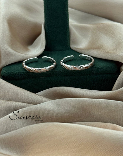 TWO TONE TOE RINGS