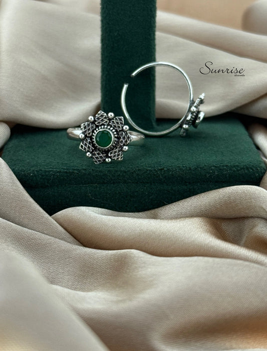 GREEN STONE TOE RINGS