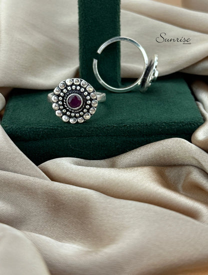 RED CUT STONE TOE RINGS
