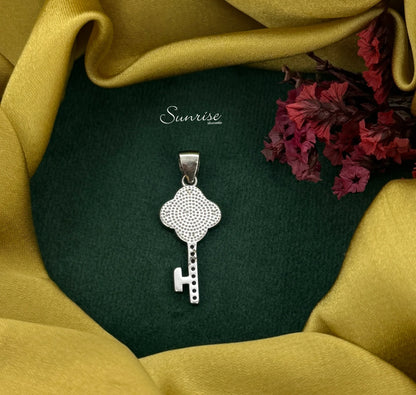 MOP CLOVER KEY PENDANT
