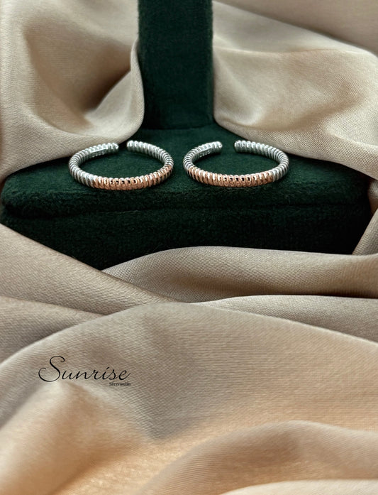TWO TONE TOE RINGS