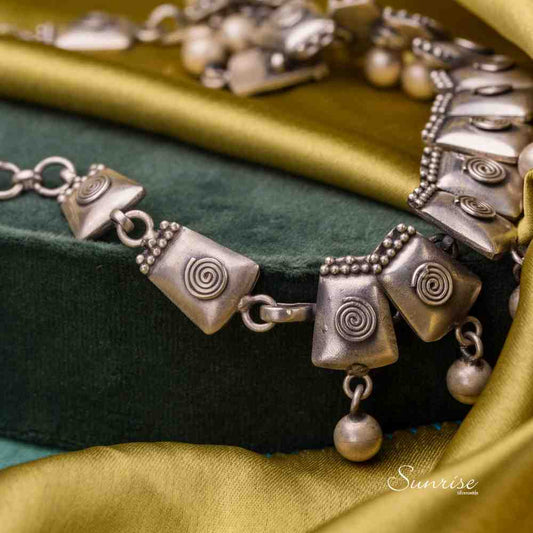 ESHWARI NECKLACE SET